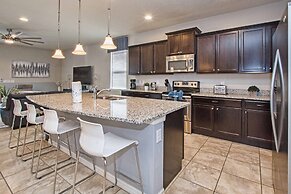 Home 8 Bdrm at Windsor Westside With Top Amenities