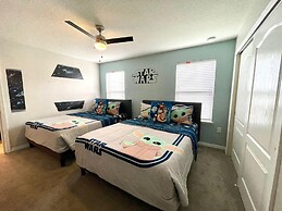 Home 8 Bdrm at Windsor Westside With Top Amenities