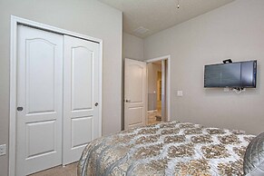 Home 8 Bdrm at Windsor Westside With Top Amenities