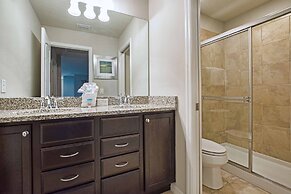 Home 8 Bdrm at Windsor Westside With Top Amenities