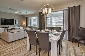 Spacious 6 Bed Home With Pool in Prime Storey Lake