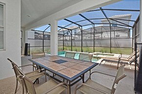 Spacious 6 Bed Home With Pool in Prime Storey Lake