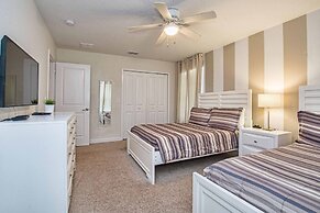 Spacious 6 Bed Home With Pool in Prime Storey Lake