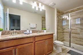 Spacious 6 Bed Home With Pool in Prime Storey Lake