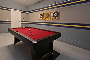 Spacious 6 Bed Home With Pool in Prime Storey Lake