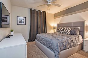 Spacious 6 Bed Home With Pool in Prime Storey Lake