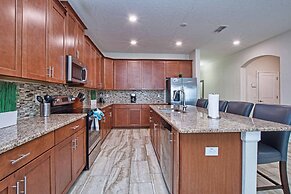 Spacious 6 Bed Home With Pool in Prime Storey Lake