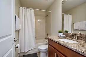 Spacious 6 Bed Home With Pool in Prime Storey Lake