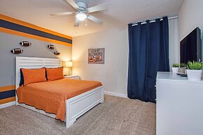 Spacious 6 Bed Home With Pool in Prime Storey Lake