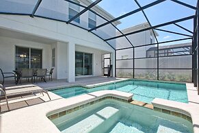 Spacious 6 Bed Home With Pool in Prime Storey Lake