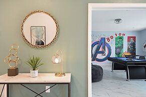 Home 9 Bed Themed Rooms Pool Storey Lake