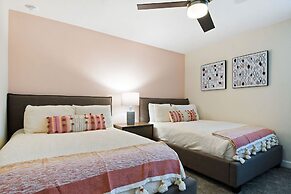 Home 9 Bed Themed Rooms Pool Storey Lake