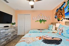 Home 9 Bed Themed Rooms Pool Storey Lake