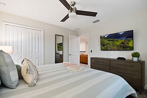 Home 9 Bed Themed Rooms Pool Storey Lake