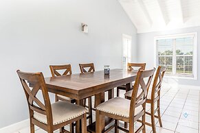 Bright & Roomie Bottle Creek Apts