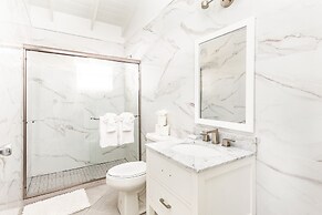 Tropical Bottle Creek Apts & Parking