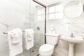 Tropical Bottle Creek Apts & Parking