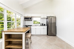 Tropical Bottle Creek Apts & Parking