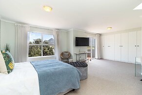 Beachfront Villa Sea Breeze ,hout Bay