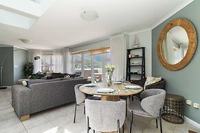 Beachfront Villa Sea Breeze ,hout Bay