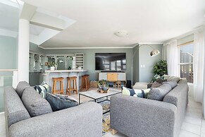 Beachfront Villa Sea Breeze ,hout Bay