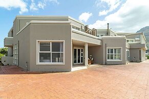 Beachfront Villa Sea Breeze ,hout Bay