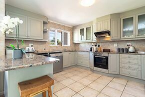 Beachfront Villa Sea Breeze ,hout Bay