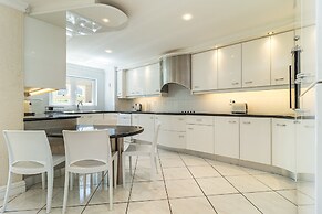 Beachfront Villa, Beach Club, Houtbay, Cape Town, South Africa