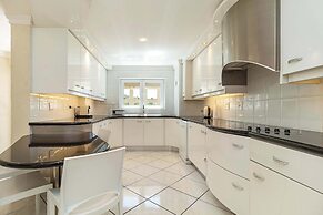 Beachfront Villa, Beach Club, Houtbay, Cape Town, South Africa