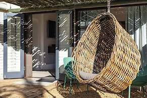 Charming Garden Cottage, Campsbay, Cape Town