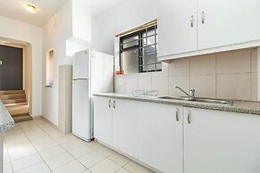 Charming Garden Cottage, Campsbay, Cape Town