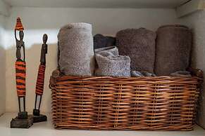 Charming Garden Cottage, Campsbay, Cape Town