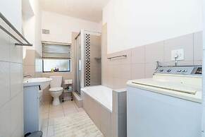 Charming Garden Cottage, Campsbay, Cape Town