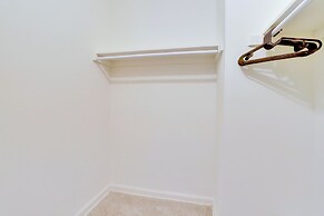 DC Airport Metroline Apartments