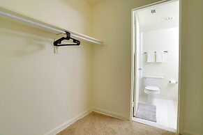 DC Airport Metroline Apartments