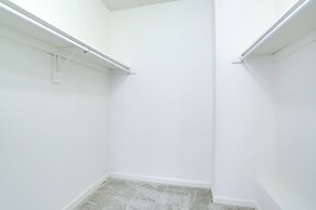 DC Airport Metroline Apartments