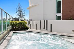 Luxury Beachfront Stay in Kirra