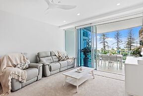 Luxury Beachfront Stay in Kirra
