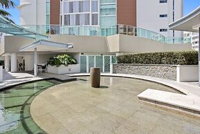 Luxury Beachfront Stay in Kirra