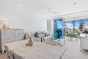 Luxury Beachfront Stay in Kirra