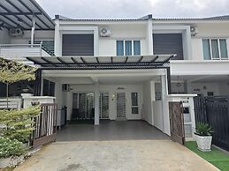 OYO 91080 Guesthouse Dseribong