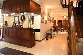 Scarlet White Resort