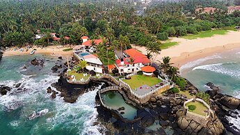 Scarlet White Resort