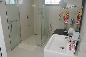 Scarlet White Resort