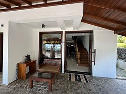 Scarlet White Resort