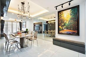 COZY 3-BR Apartment in the center of District 7