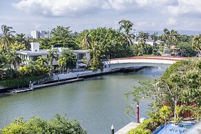 Altamar Canal View Condos