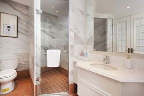 NARADA RESORT SHANGHAI  HOTEL Disney Store