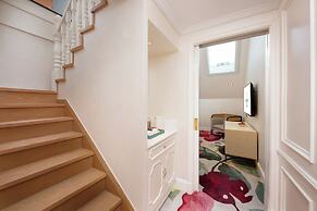 NARADA RESORT SHANGHAI  HOTEL Disney Store