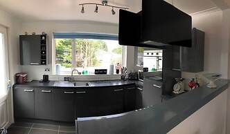Limegrove Comfortable Three Bedroom House